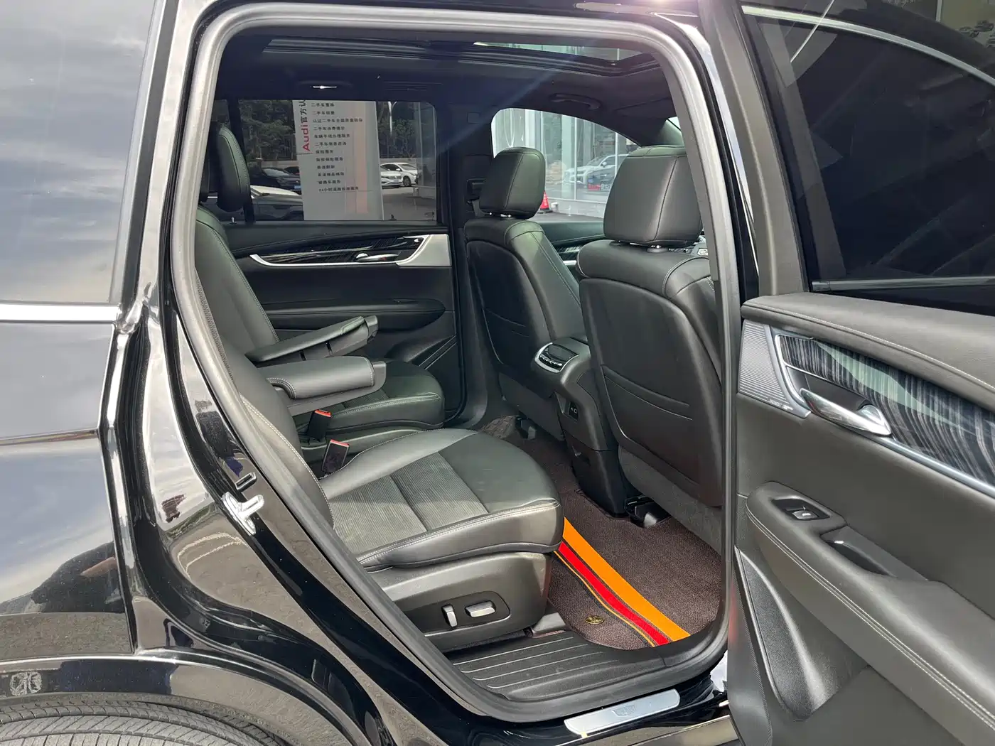 CADILLAC XT6