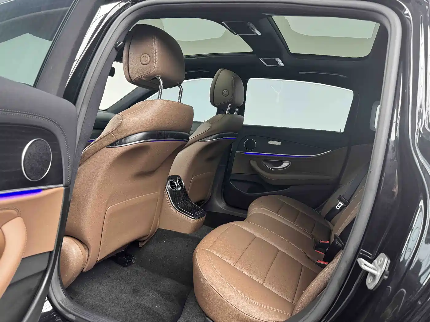 Mercedes-Benz E-Class New Energy 2023 E 350 e L Plug-in Hybrid Sport Sedan фото 11