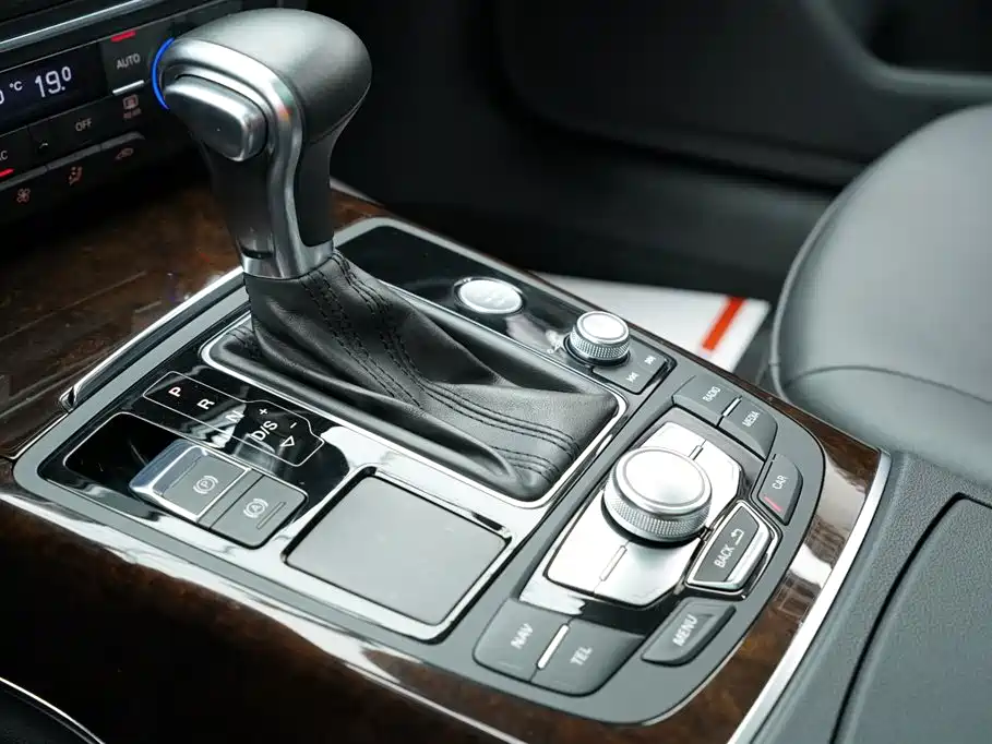 Audi A6L 2012 30 FSI Luxury фото 33
