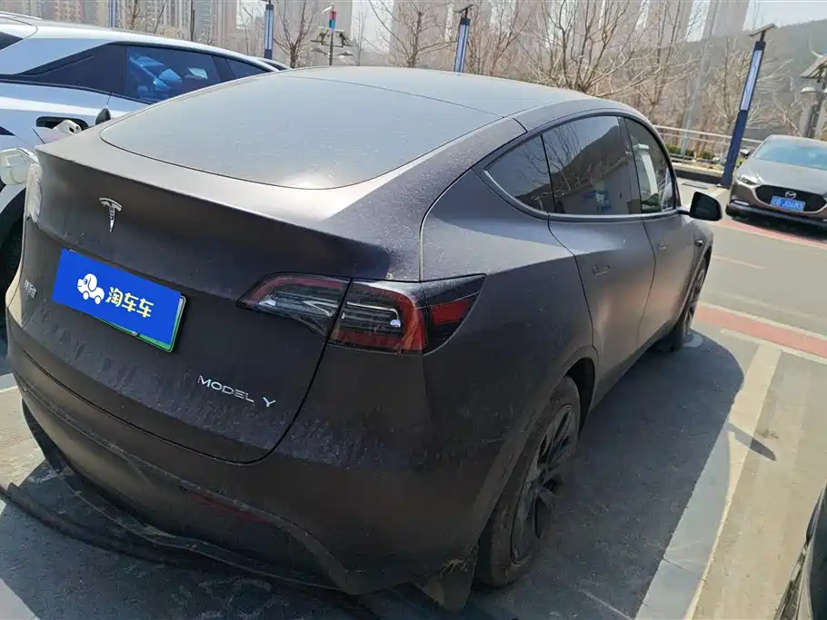 TESLA MODEL Y