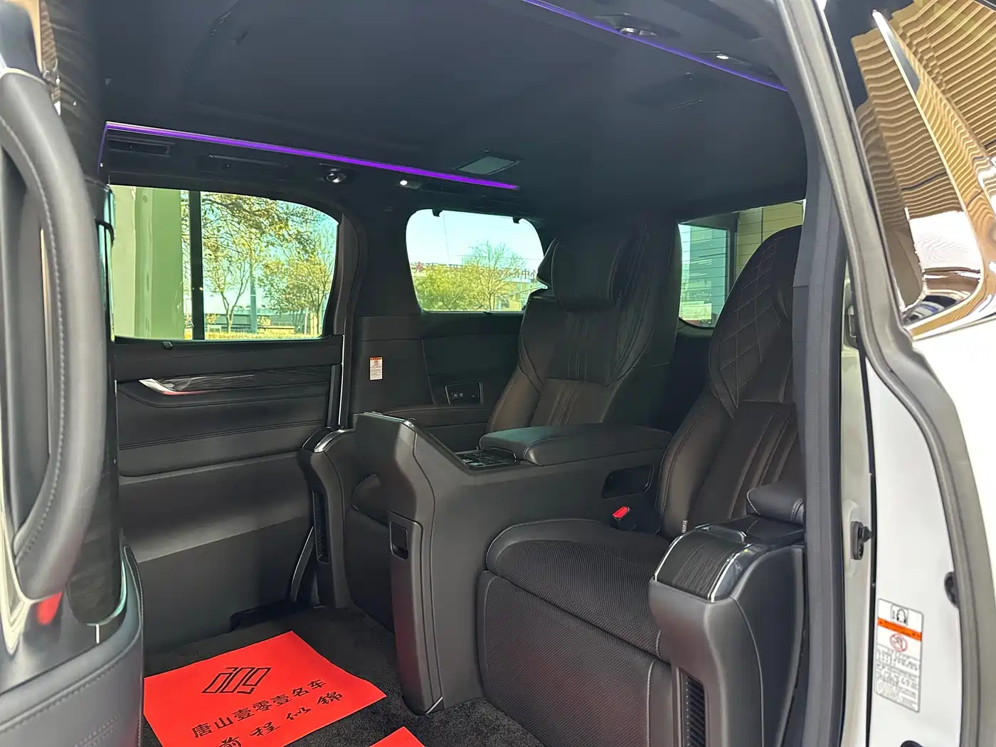 Lexus LM 2020 300h 4-Seat Imperial Edition фото 21