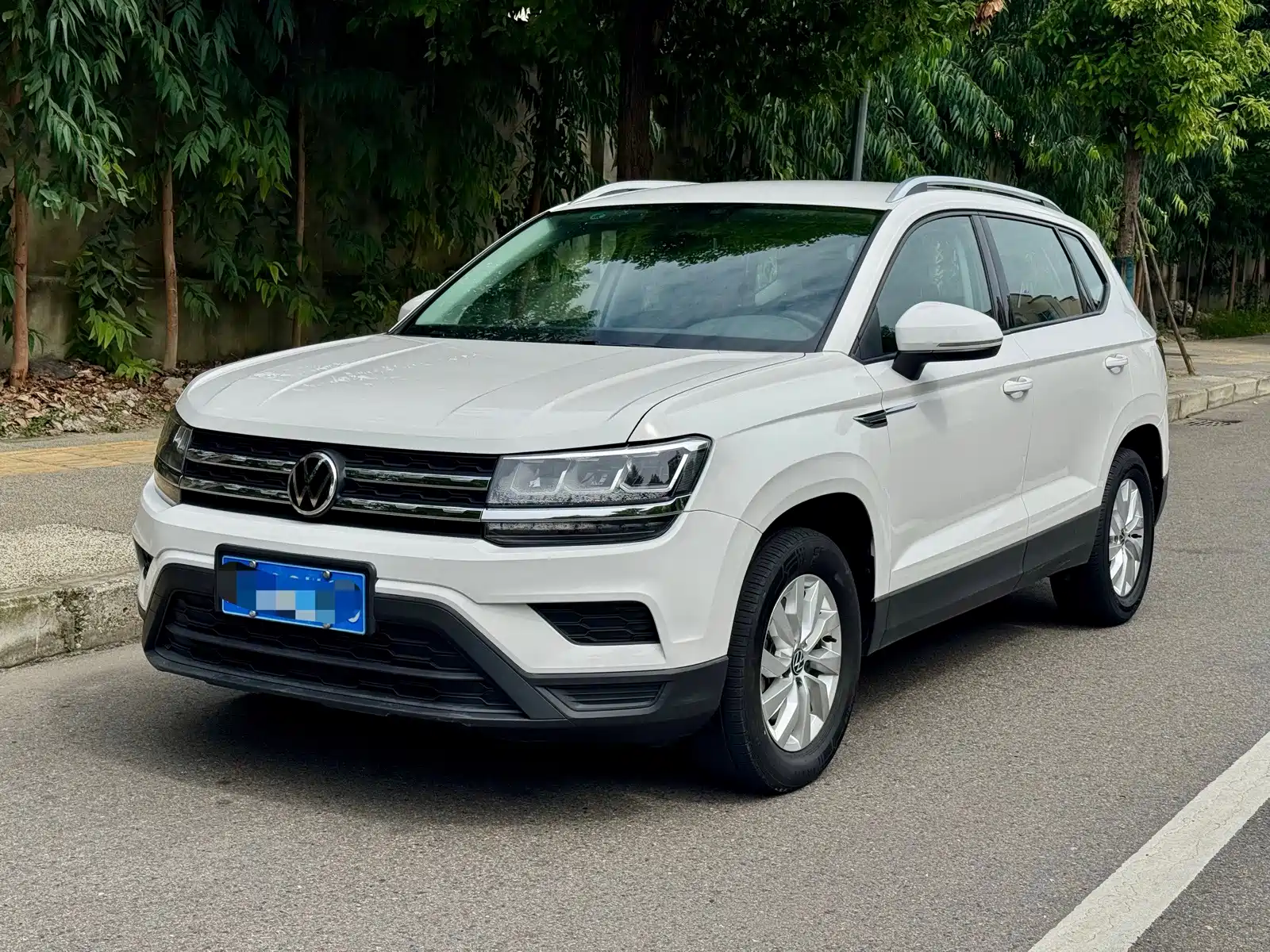 صورة 1 - Volkswagen Tharu