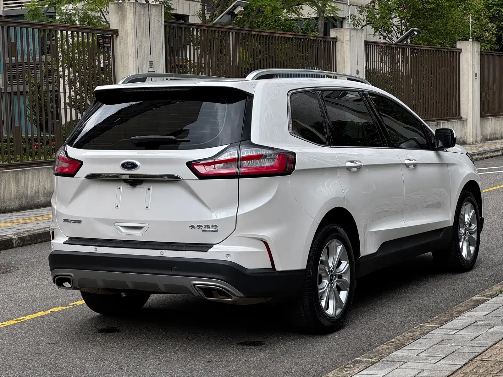 Фото 8 - Ford Edge