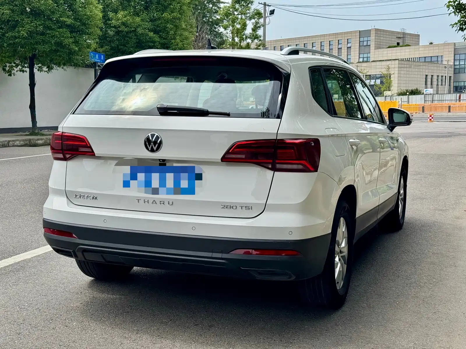 صورة 16 - Volkswagen Tharu