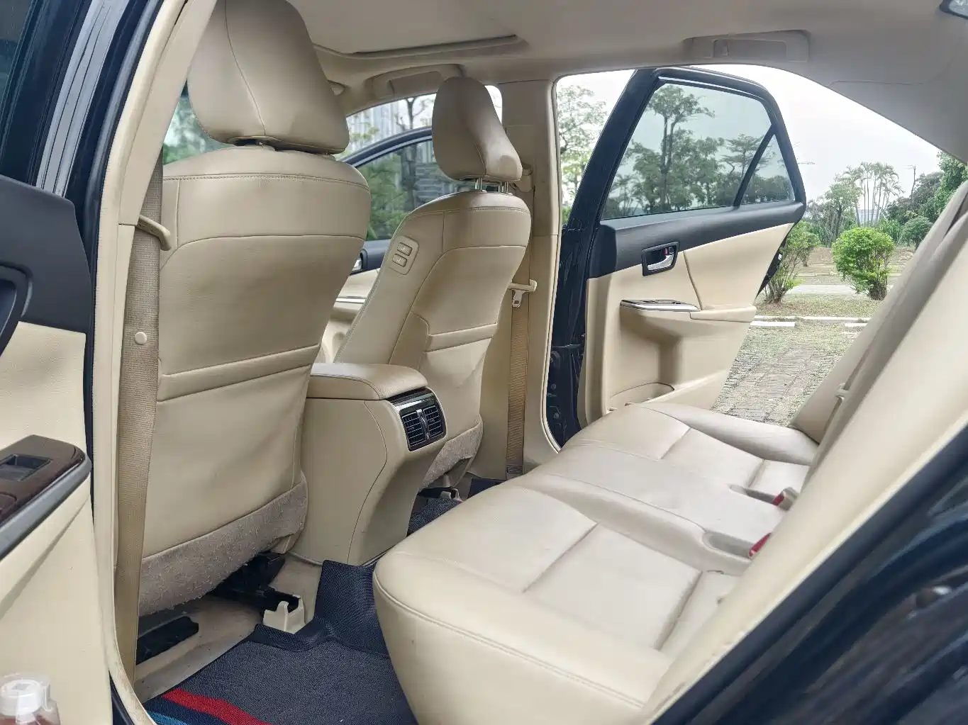 Toyota Camry 2015 2.0G Leading Edition фото 9