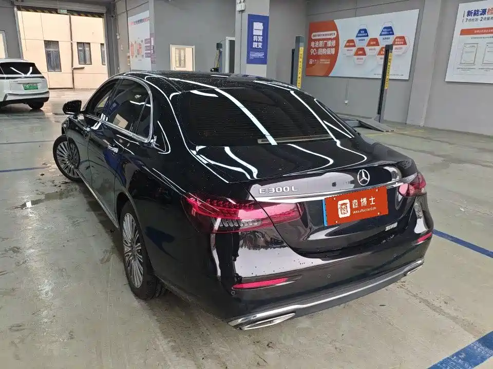 Фото 4 - Mercedes-Benz E-Class