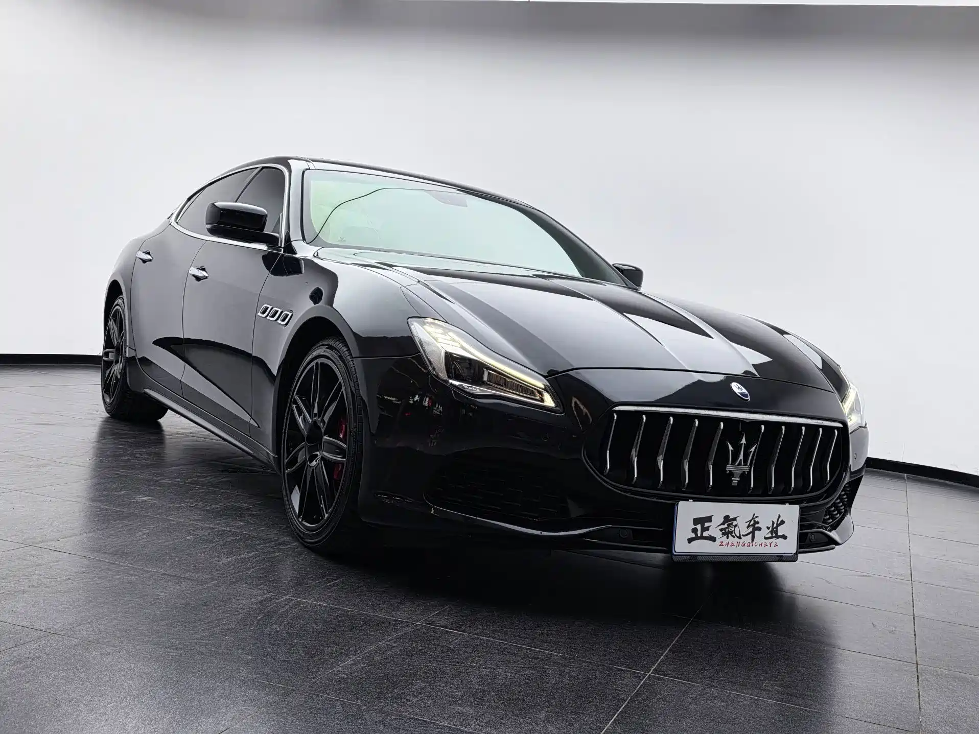 Photo 10 - Maserati Quattroporte