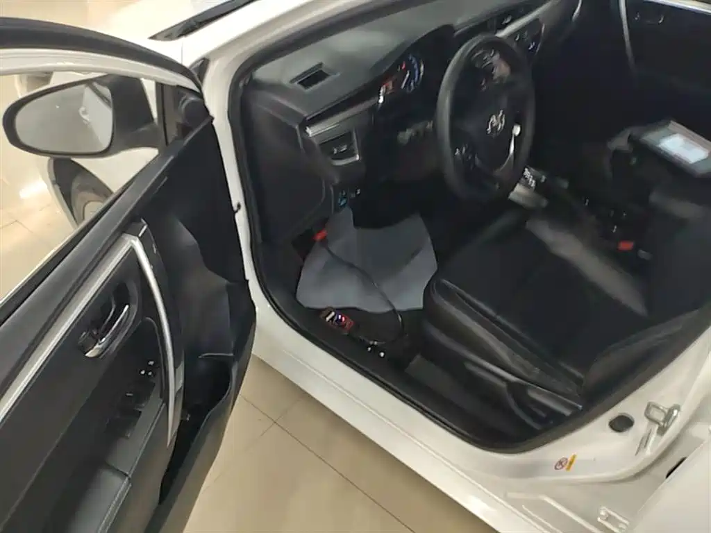Toyota Corolla 2014 1.6L CVT GL-i Leather Edition фото 16