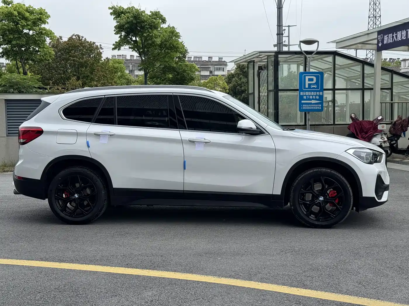 BMW X1 2022 sDrive25Li Leading фото 24