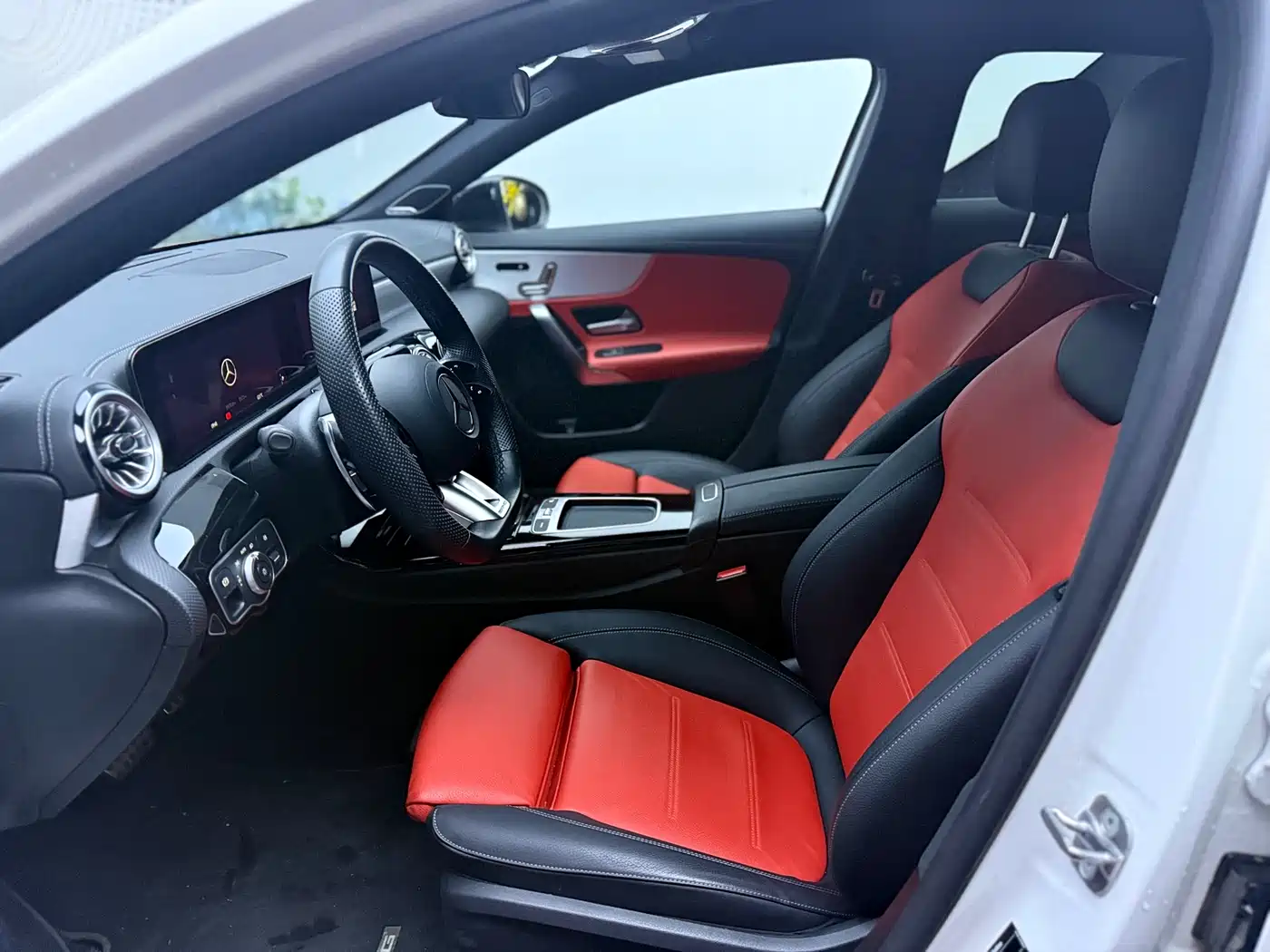 Mercedes-Benz A-Class AMG 2024 AMG A 35 L 4MATIC фото 4