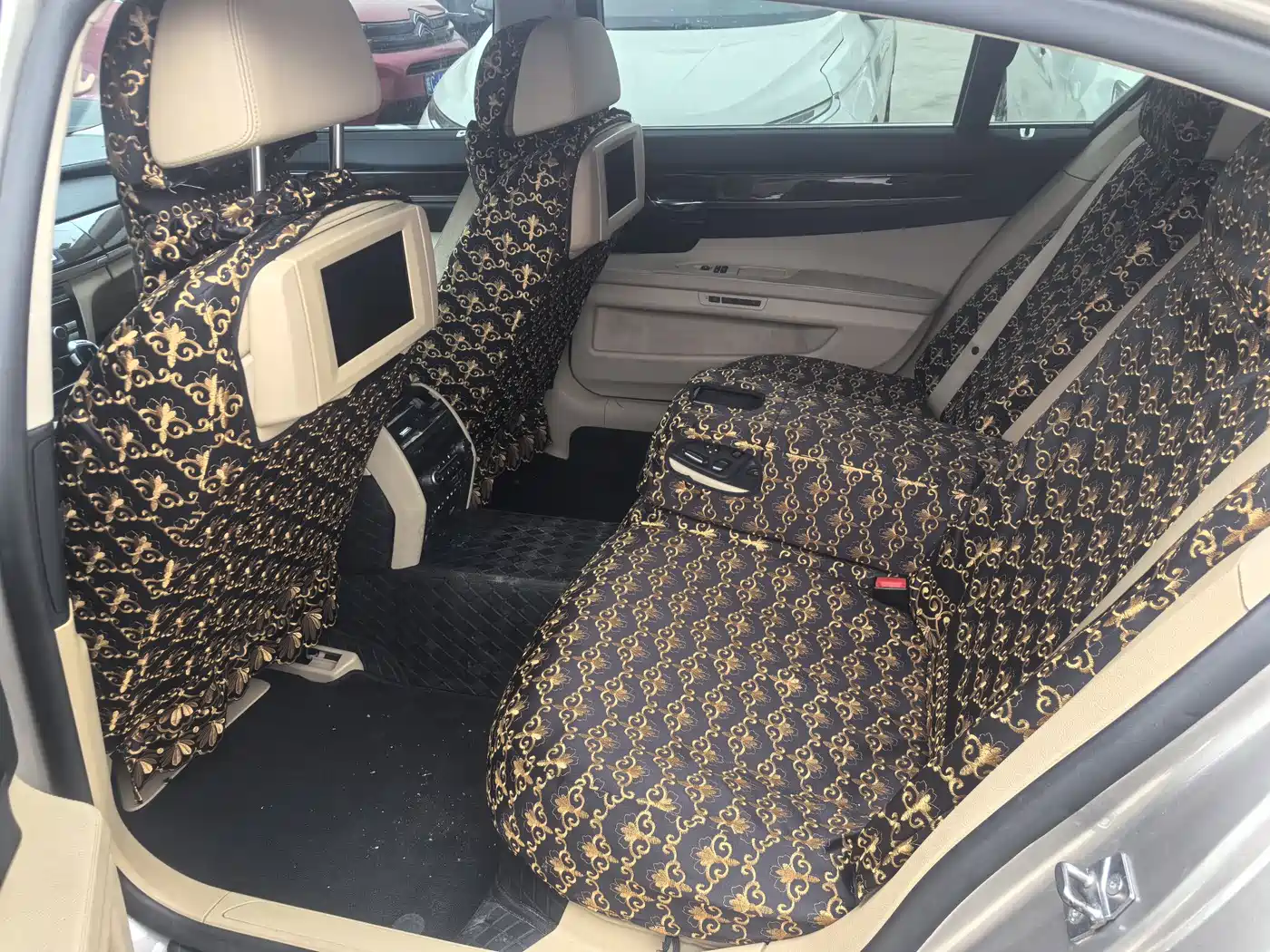 BMW 7 Series 2009 Model 740Li Leading Edition фото 7
