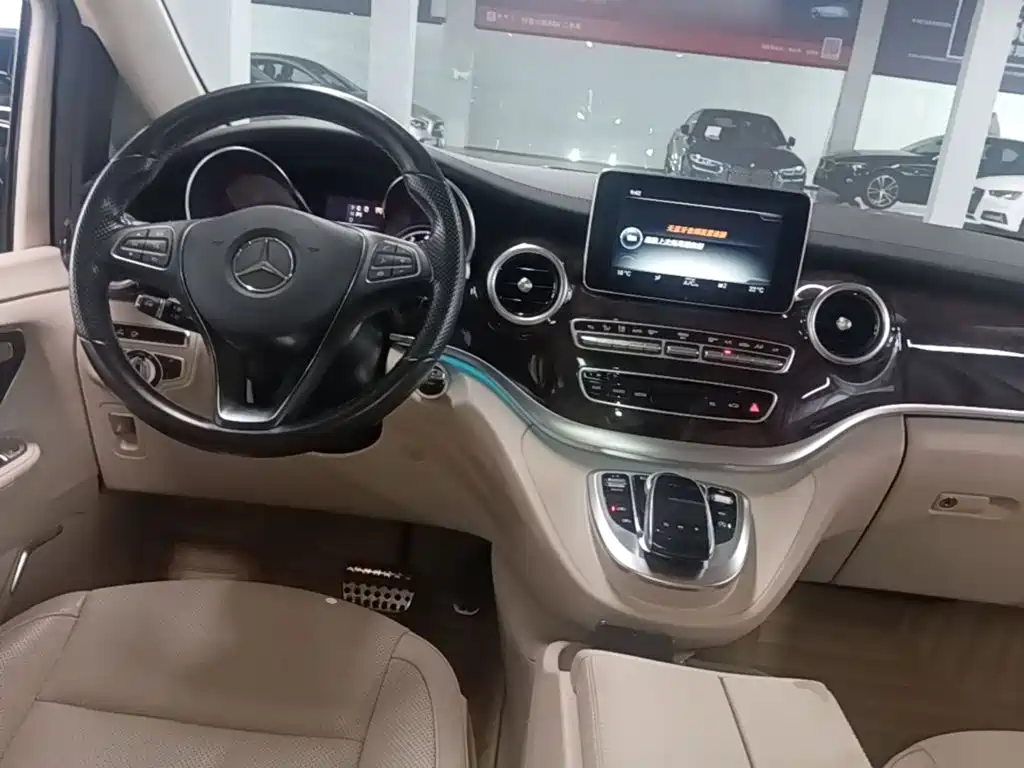 Mercedes-Benz V-Class 2017 2017 Model V 260 L Premium Extended Edition