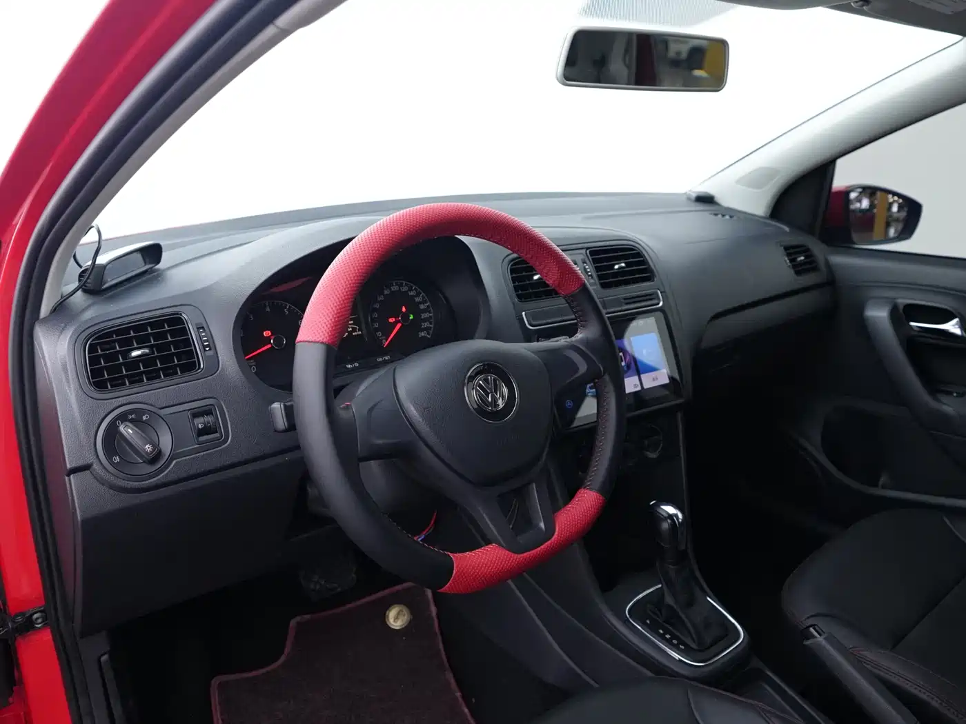 Volkswagen Polo 2016 1.4L Automatic Trend фото 10