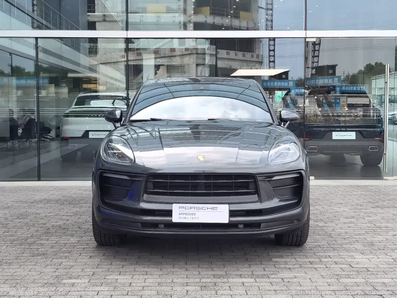 Photo 3 - Porsche Macan