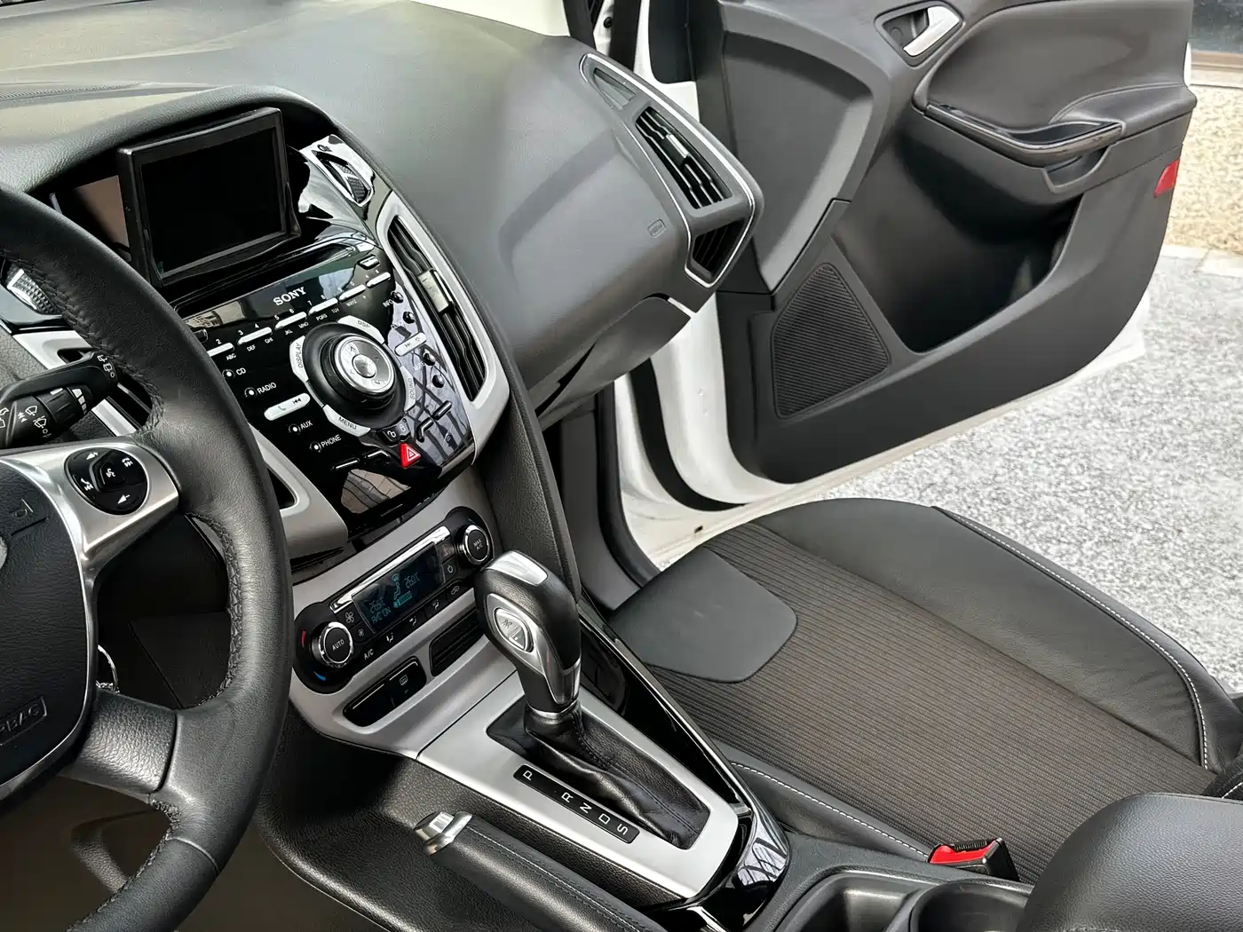 Ford Focus 2014 2012 Hatchback 2.0L Automatic Luxury Sport