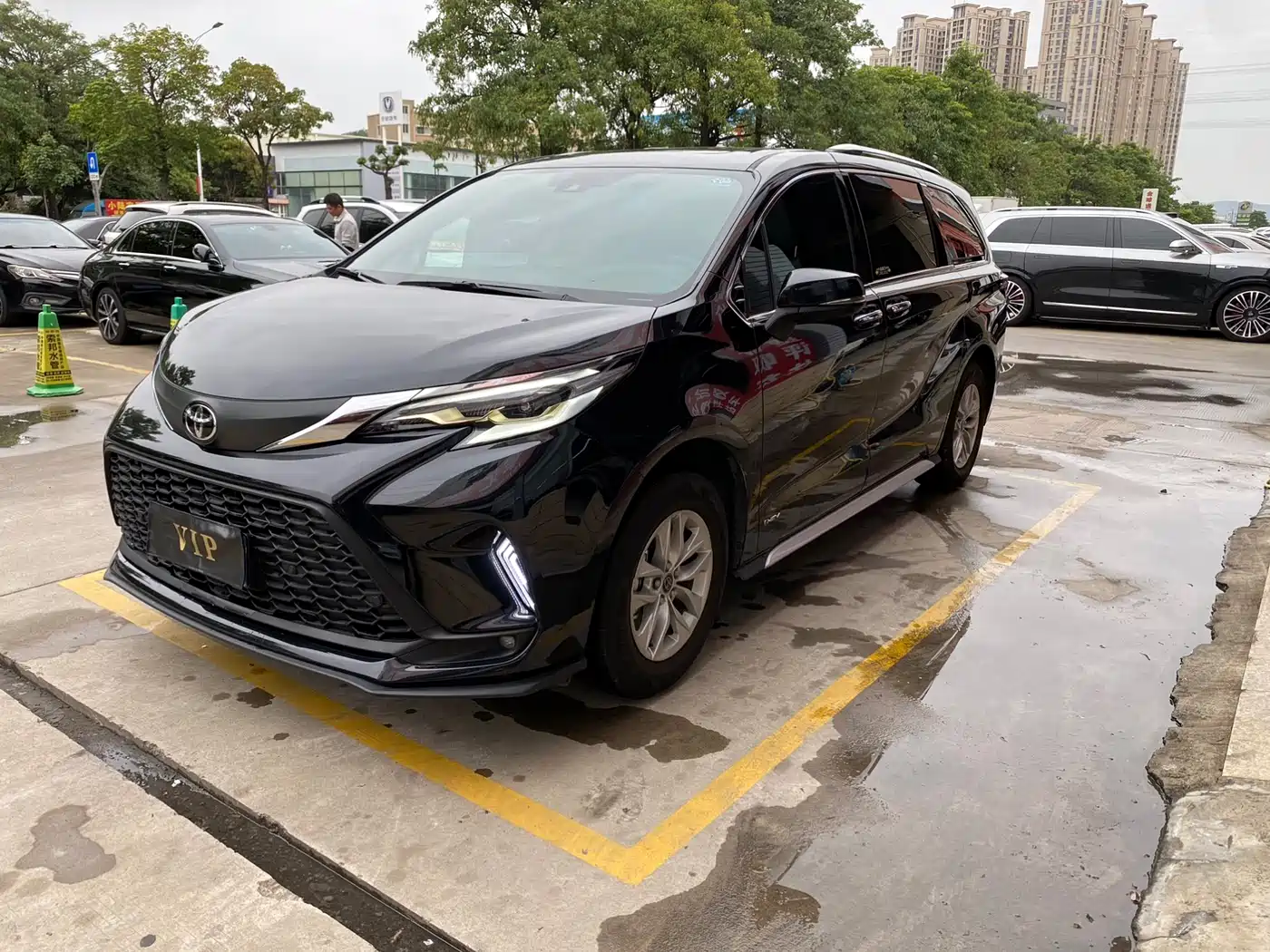 Toyota Granvia 2024 2.5L Hybrid Comfort