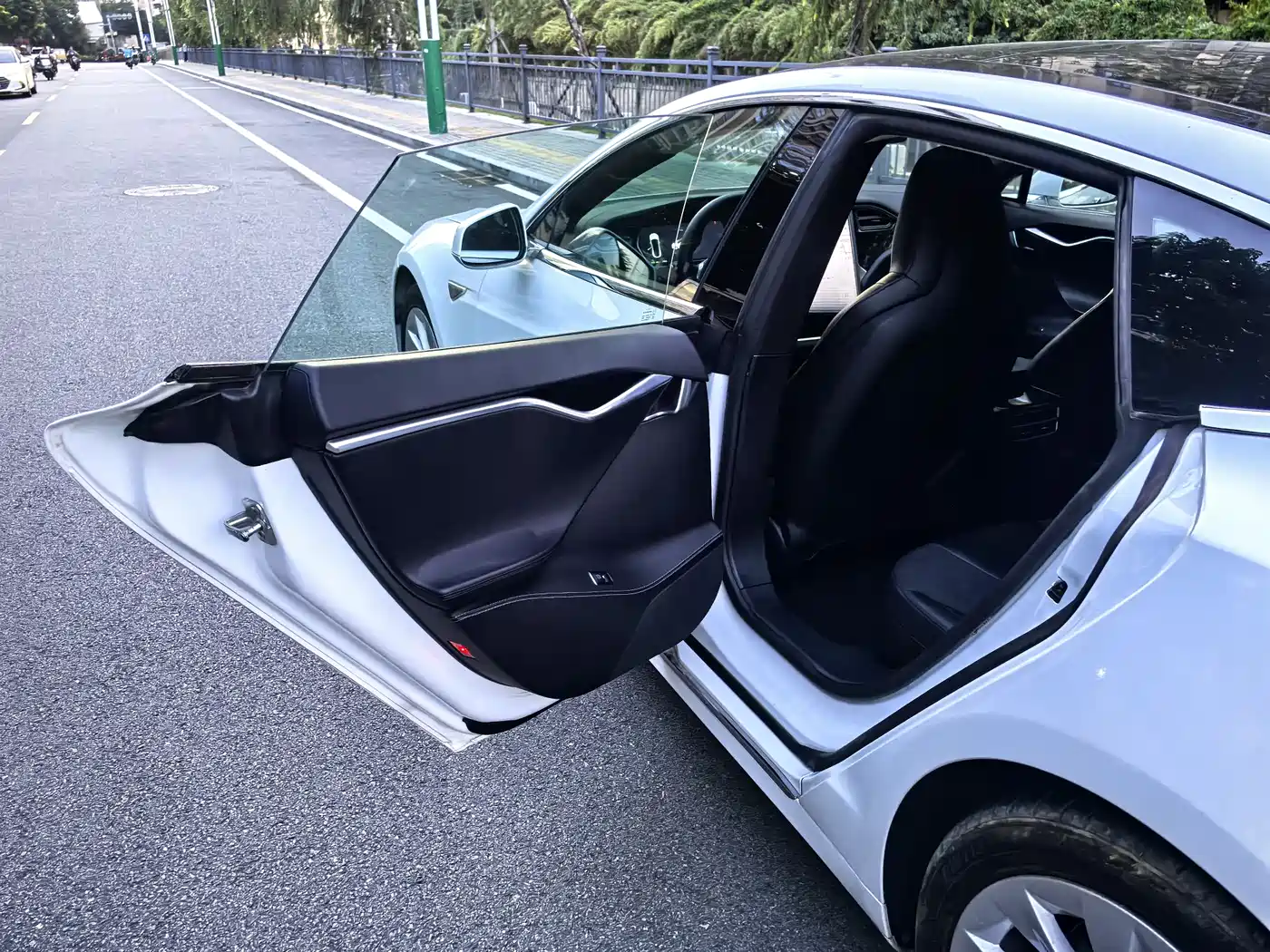 TESLA MODEL S