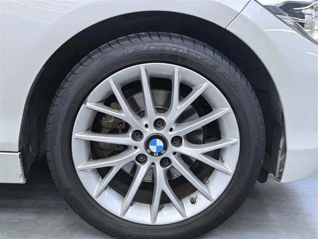 BMW 1 Series (Import) 2015 120i Leading фото 15