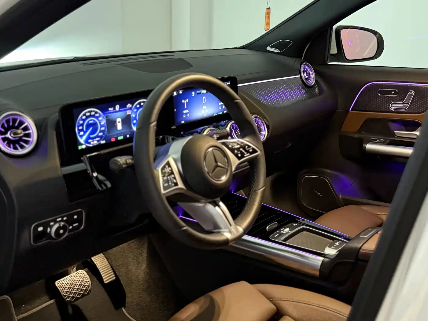 Photo 20 - Mercedes-Benz EQA