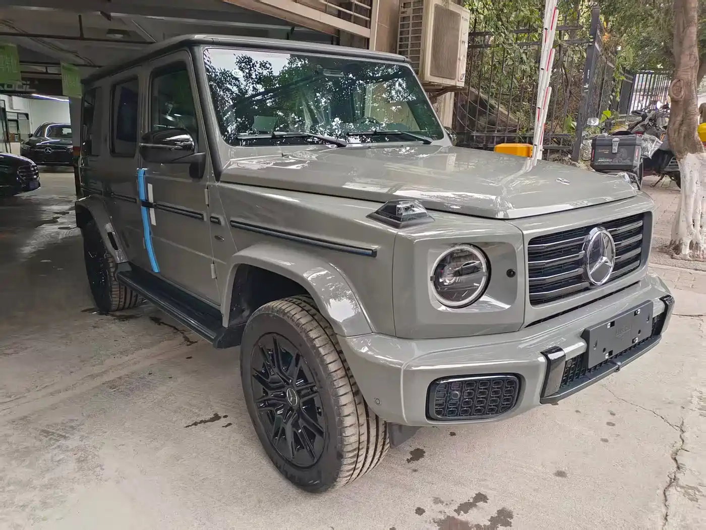 Mercedes-Benz G-Class New Energy 2025 G580 Launch Special Edition фото 2