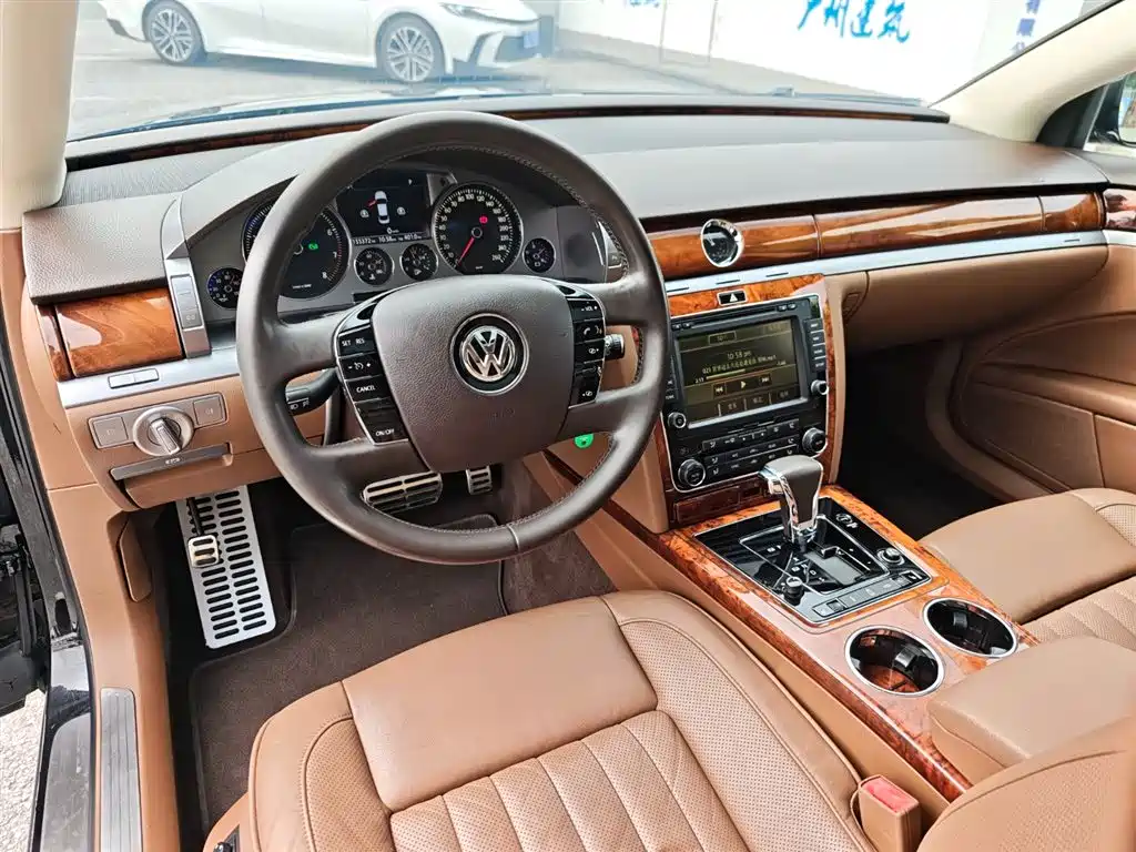 VOLKSWAGEN PHAETON