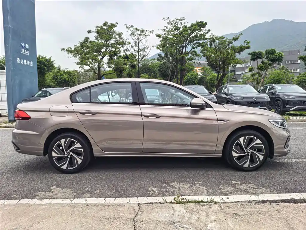 Volkswagen Bora 2024 300TSI DSG Premium Ride Edition фото 12