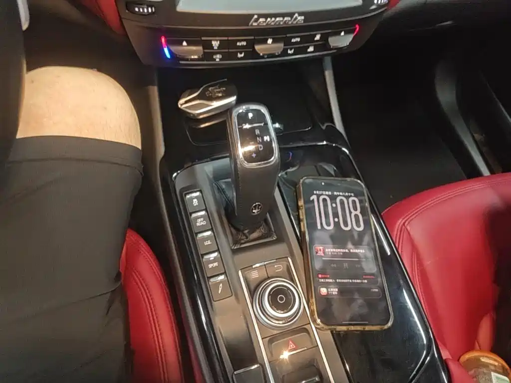 صورة 14 - Maserati Levante