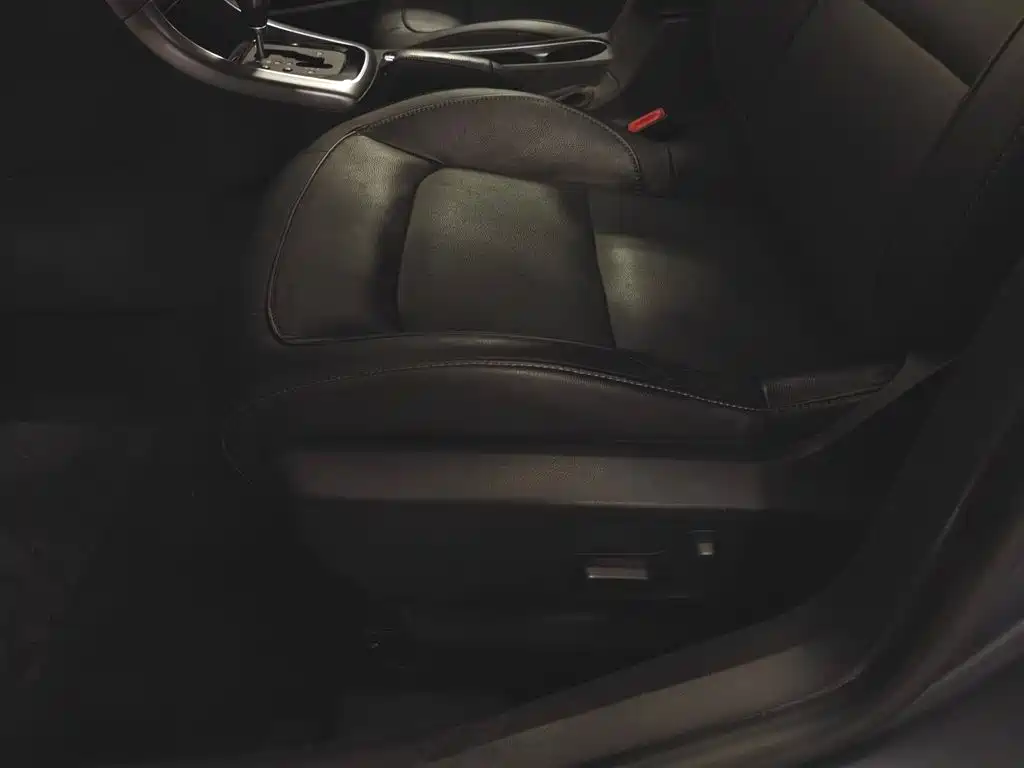 Citroën C4 C-Quatre 2017 2016 1.6L Automatic Luxury Model