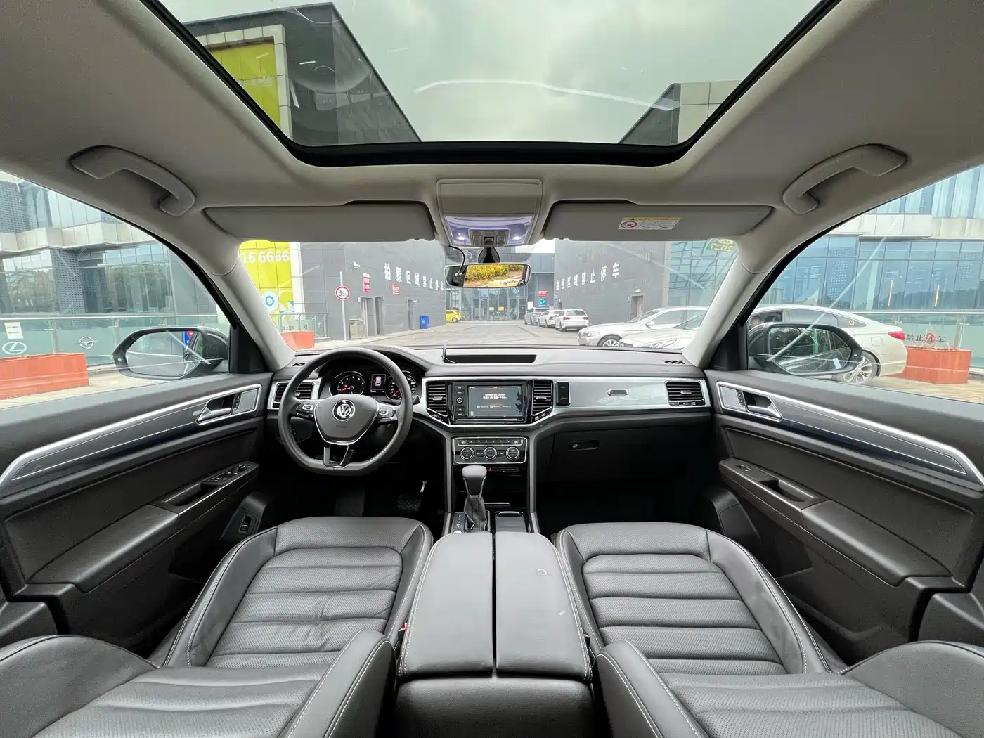 Volkswagen Teramont 2019 380TSI 4WD Luxury Edition China VI фото 10