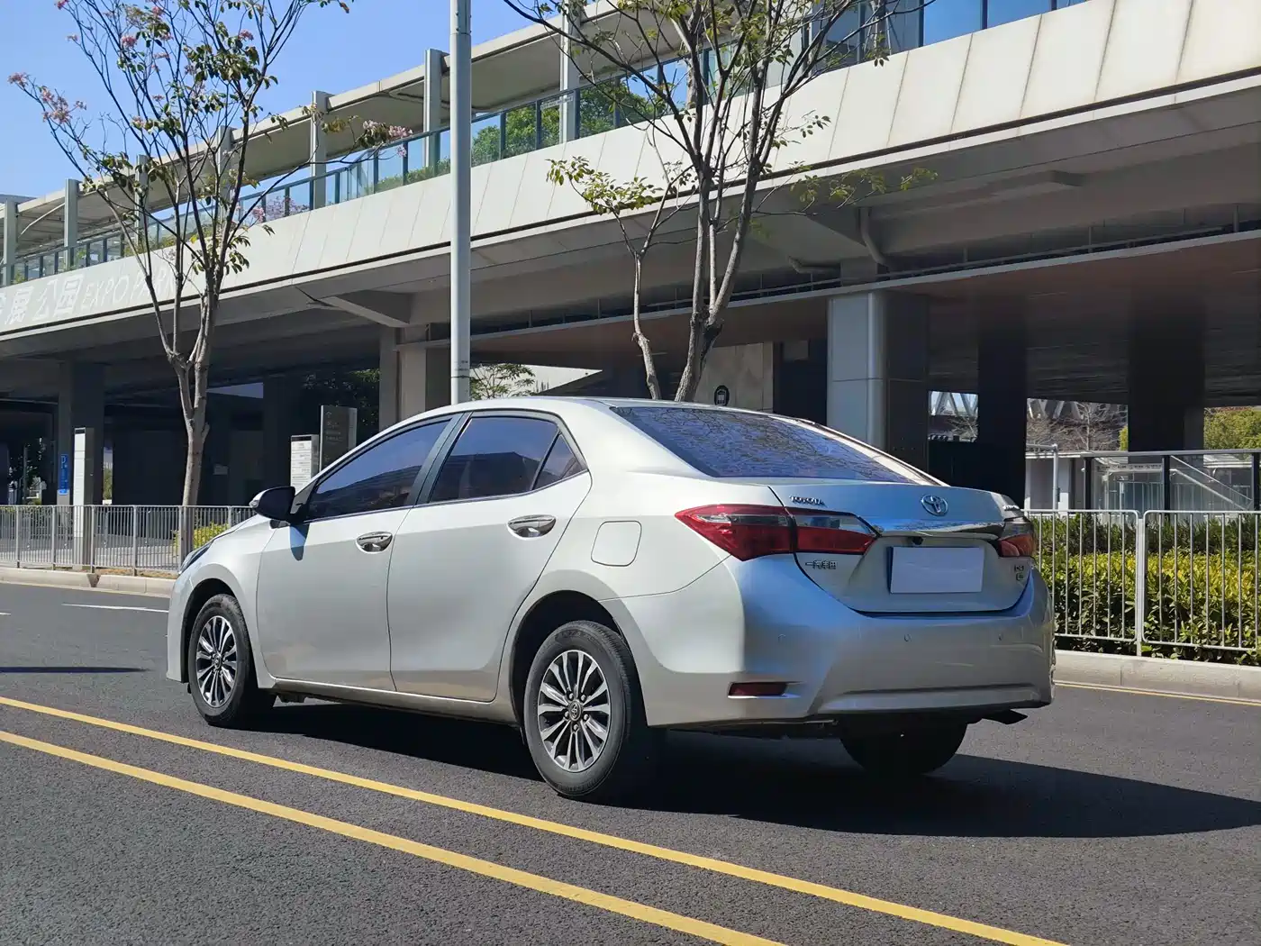 Toyota Corolla 2017 Facelift 1.2T S-CVT GL фото 7