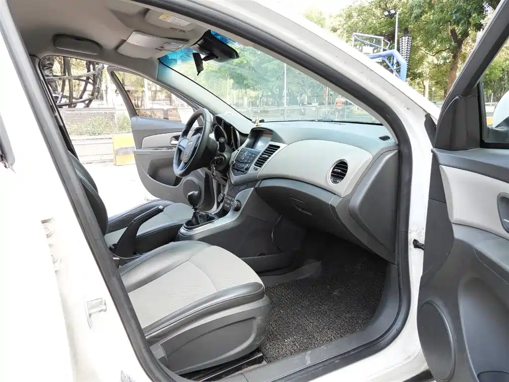 Chevrolet Cruze 2013 1.6L SL MT фото 8