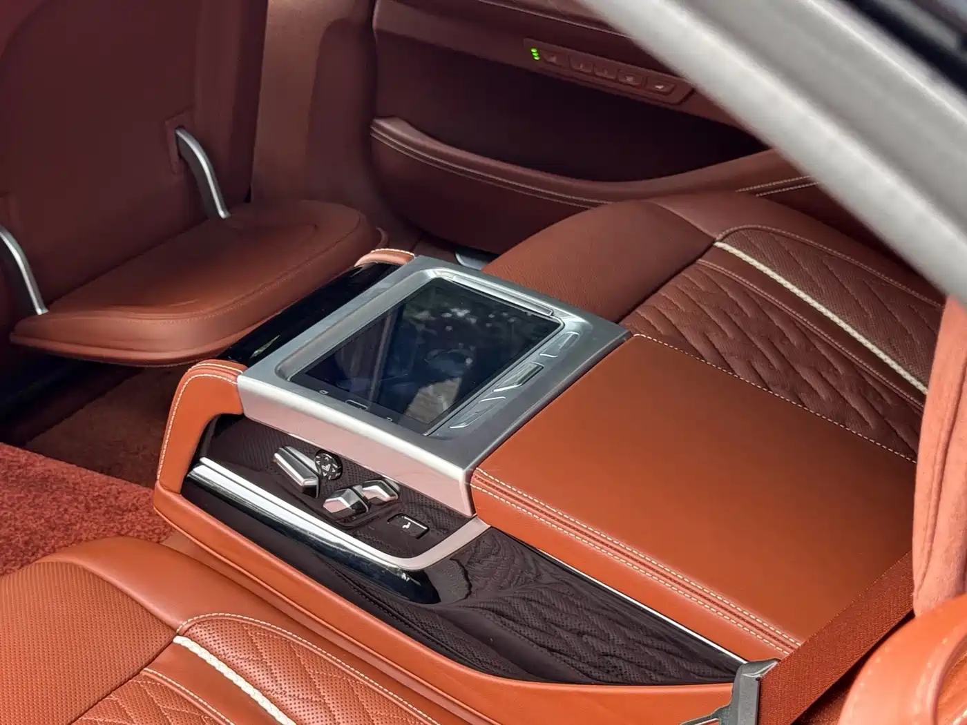 Photo 16 - BMW 7 Series
