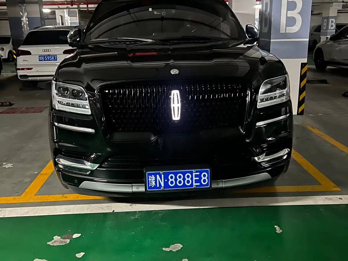 Фото 29 - Lincoln Navigator