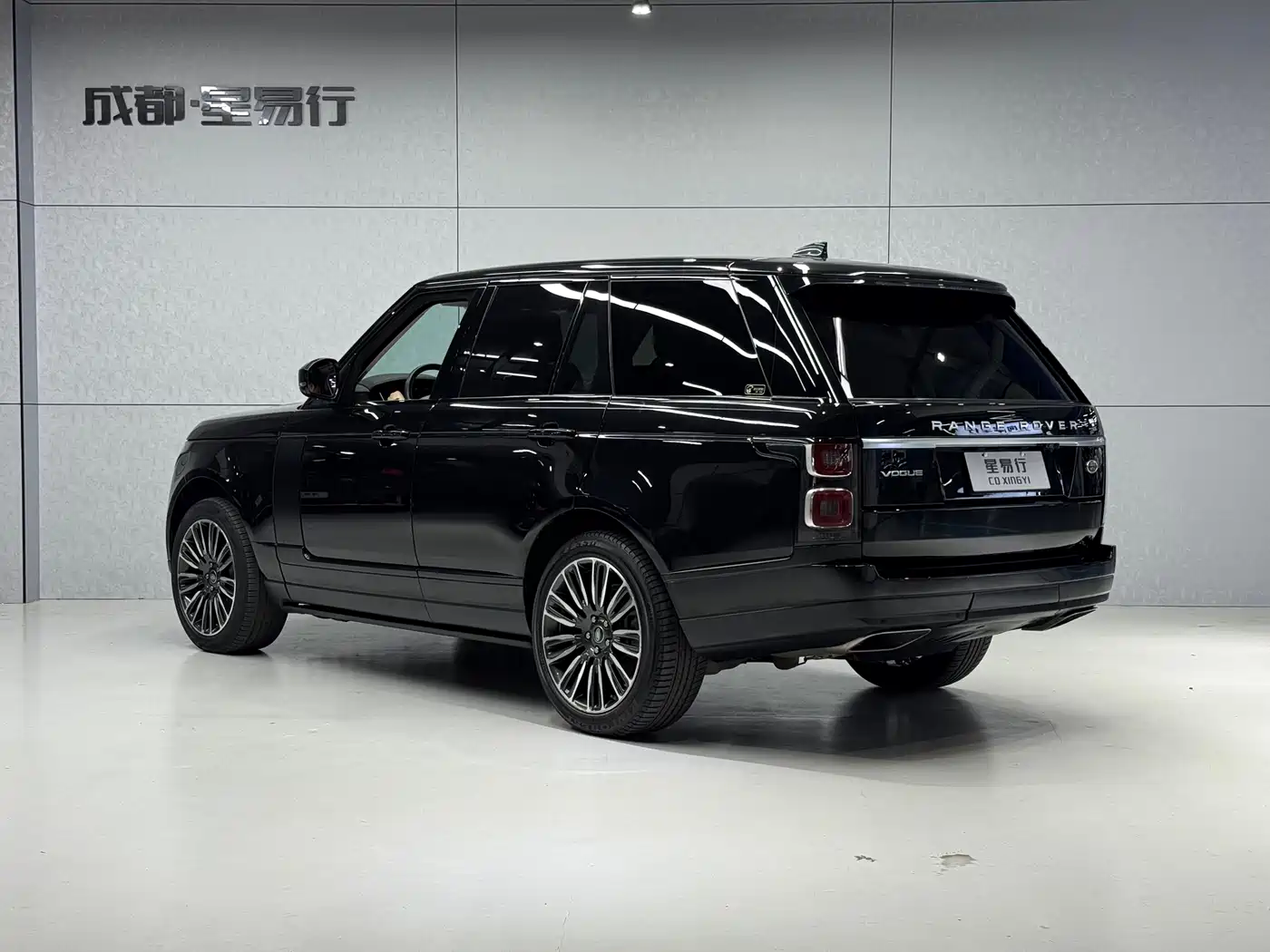 Land Rover Range Rover 2022 3.0 L6 360PS Heritage Edition фото 4