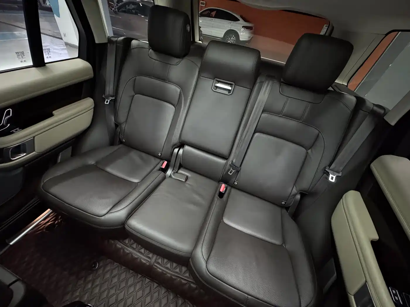 Land Rover Range Rover 2022 3.0 L6 360PS Heritage Edition фото 47
