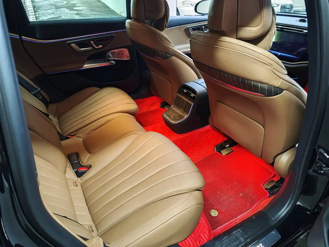 Mercedes-Benz E-Class 2024 Model E 300 L Luxury фото 5