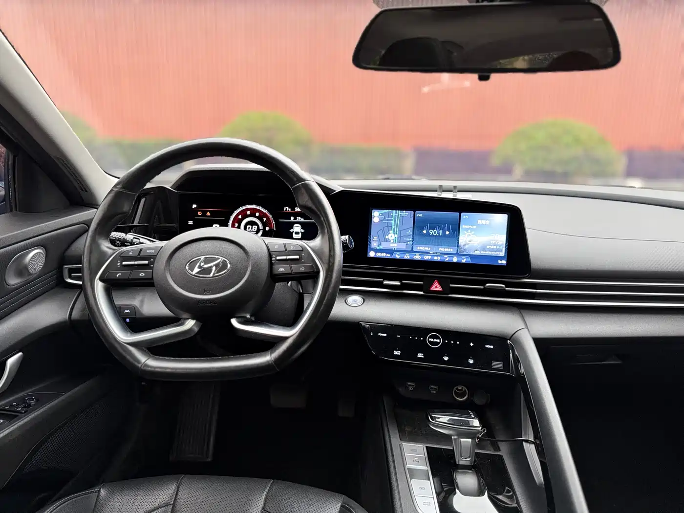 Hyundai Elantra 2021 1.5L CVT LUX Premium Edition фото 21