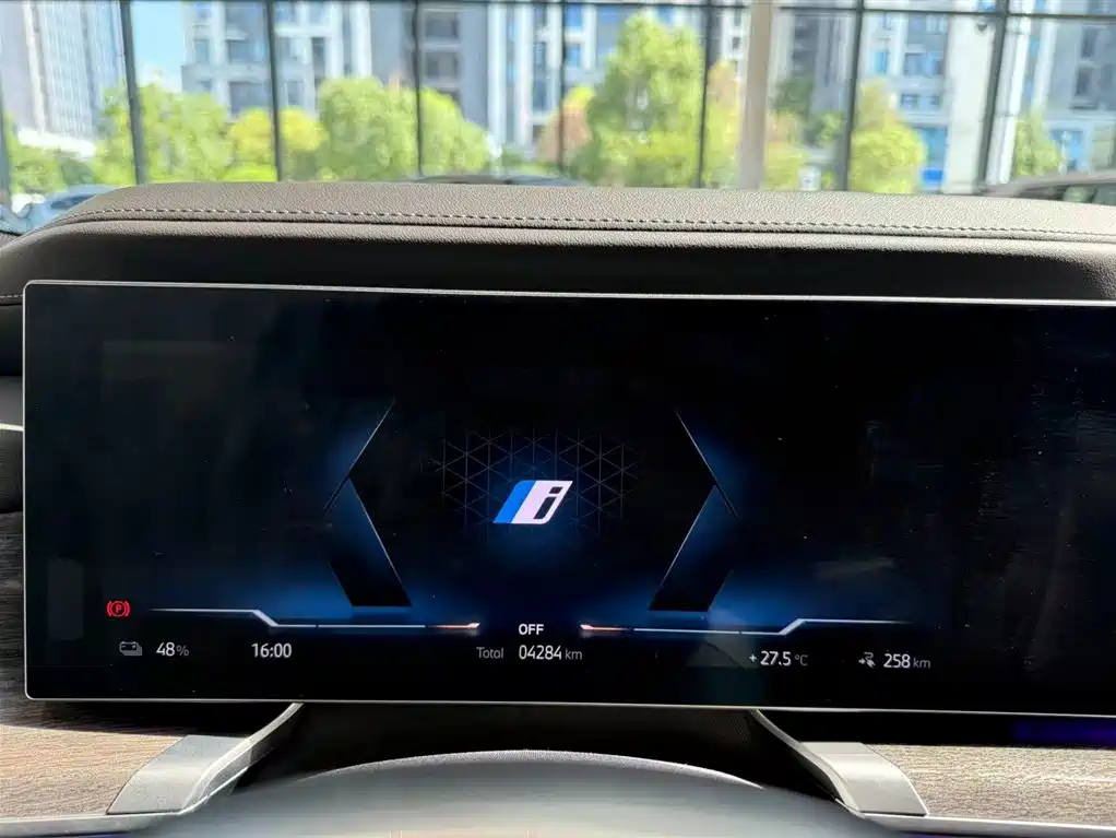 BMW I7