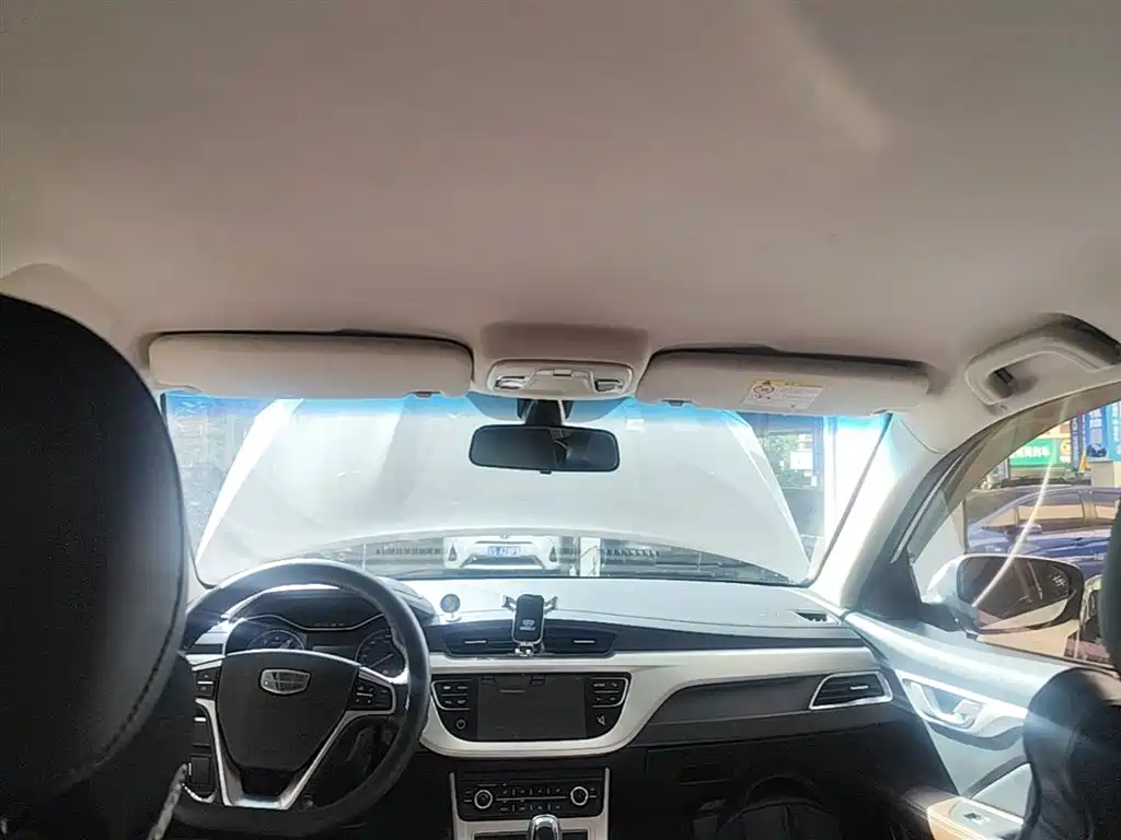 Фото 18 - Geely Vision