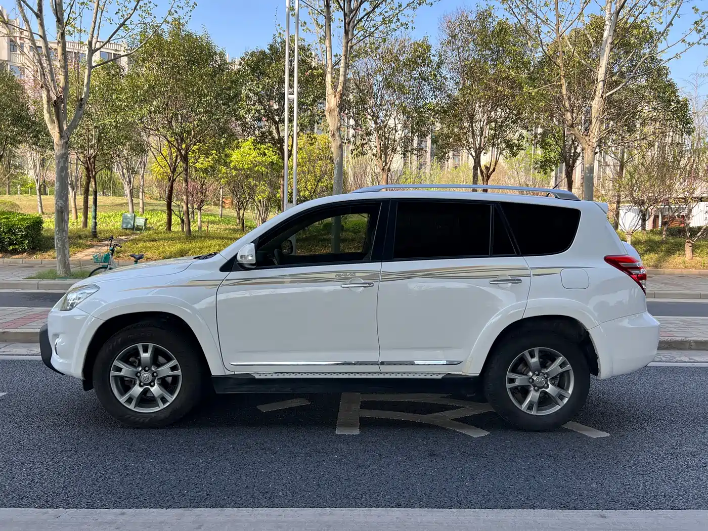 Toyota RAV4 Rongfang 2012 Styling Edition 2.4L Automatic 4WD Luxury фото 30