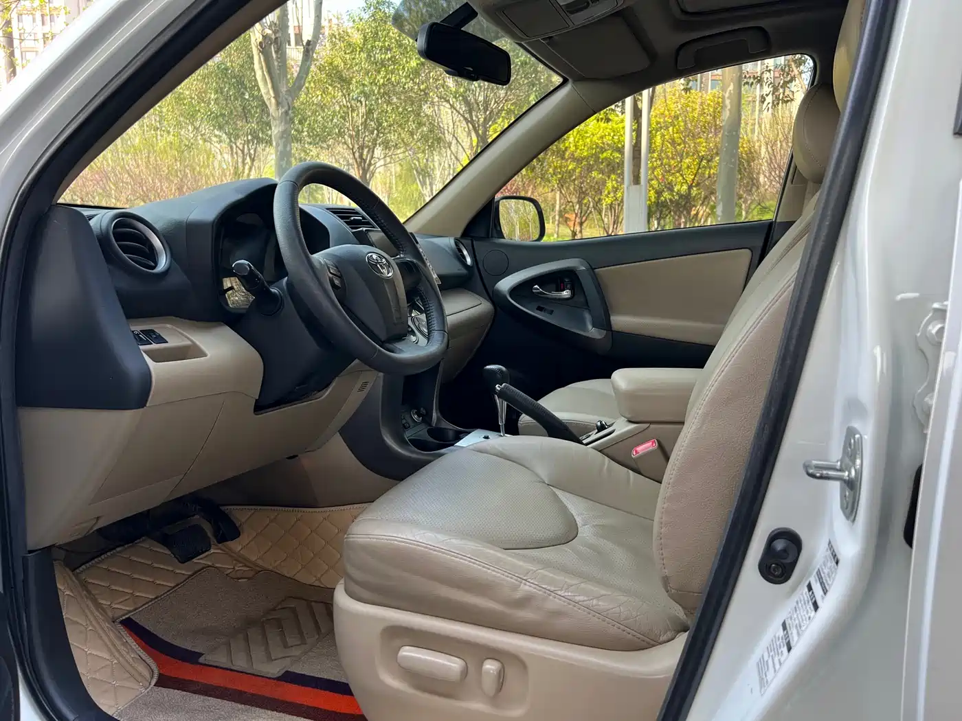 Toyota RAV4 Rongfang 2012 Styling Edition 2.4L Automatic 4WD Luxury фото 7