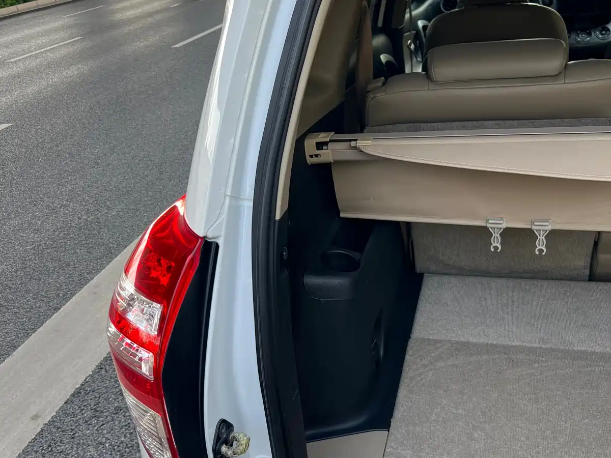 Toyota RAV4 Rongfang 2012 Styling Edition 2.4L Automatic 4WD Luxury фото 28