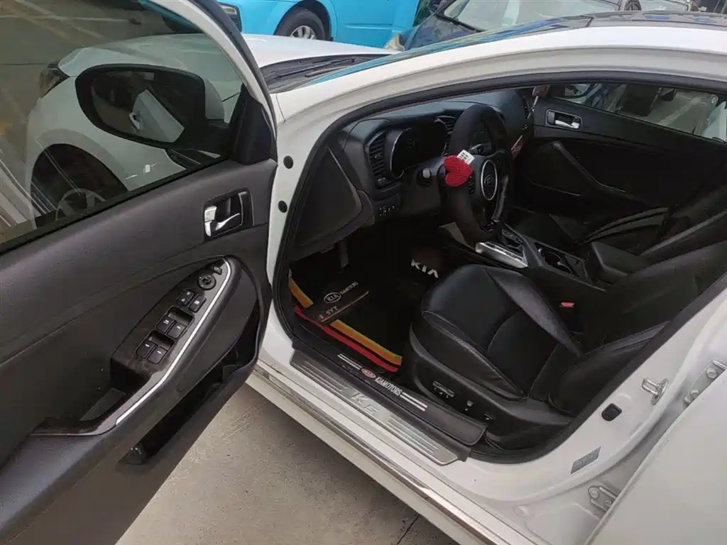 Kia K5 2015 2.0L Automatic LUX фото 16