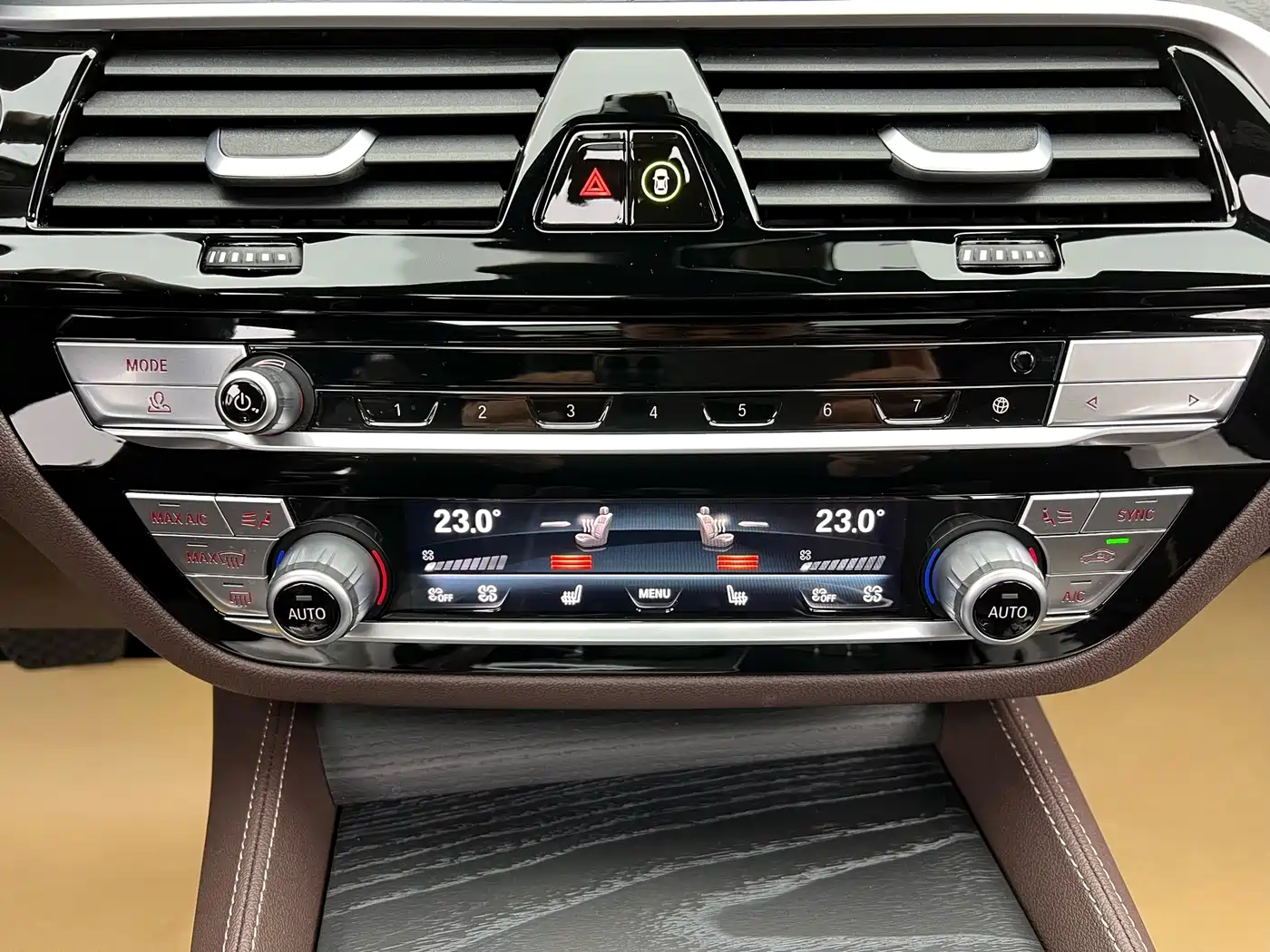 BMW 5 Series 2023 Facelift 530Li Leading M Sport Package фото 15