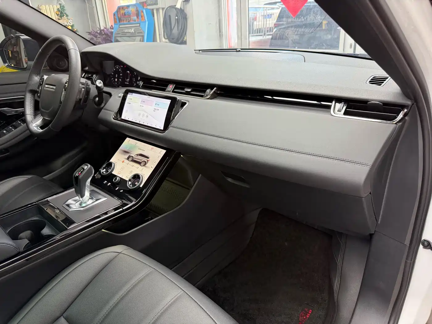 Land Rover Range Rover Evoque 2020 Model 249PS R-DYNAMIC S Gloss Black Sport Tech Edition фото 39