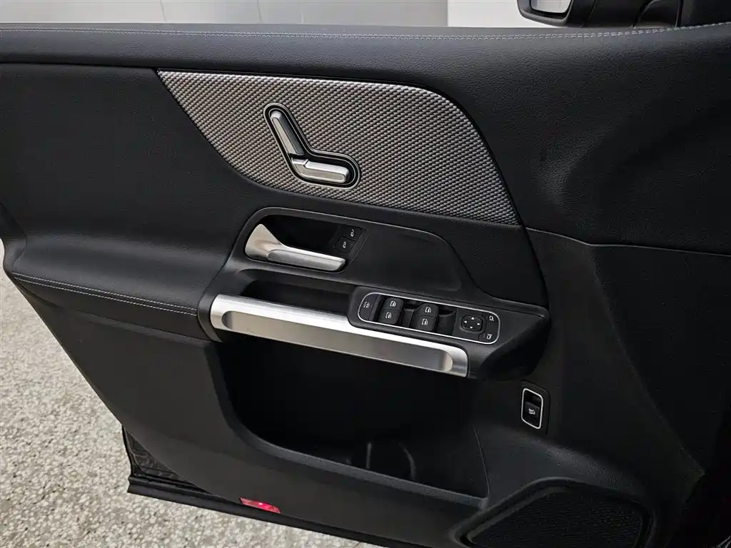 Mercedes-Benz GLB 2024 Facelift GLB 200 Dynamic фото 9
