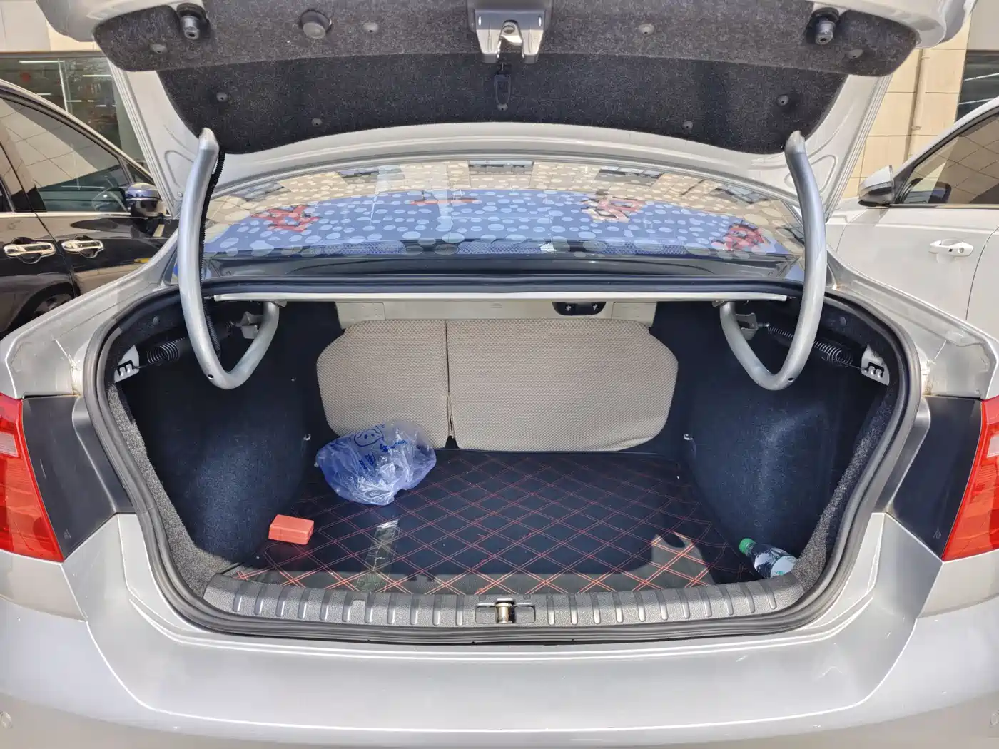 Volkswagen Bora 2014 1.6L Automatic Comfort Edition фото 16