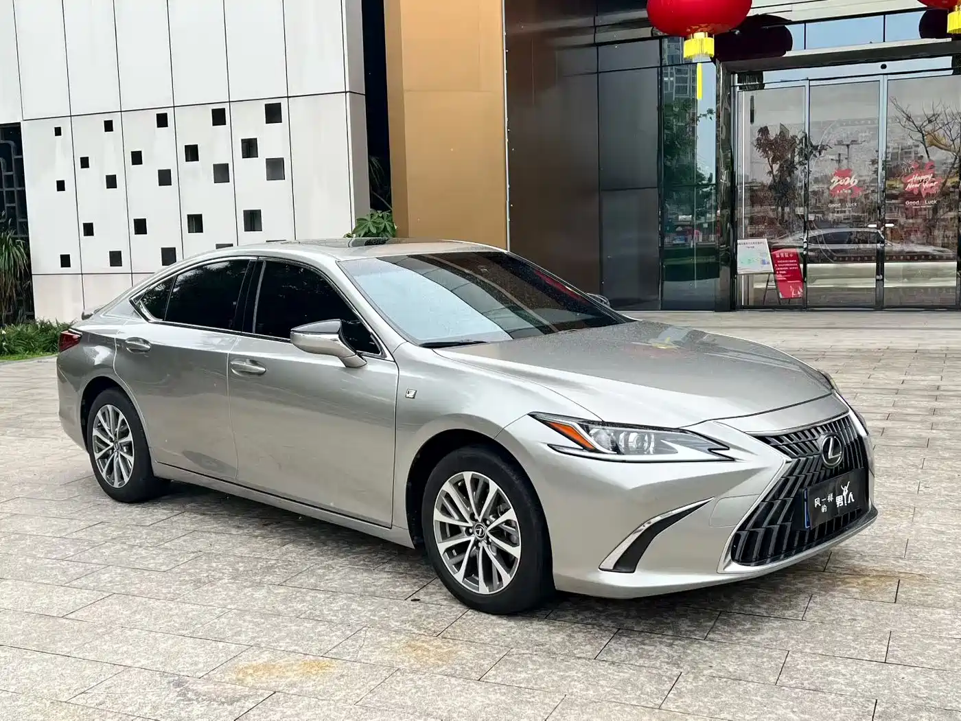 Lexus ES 2023 200 Excellence Edition фото 3