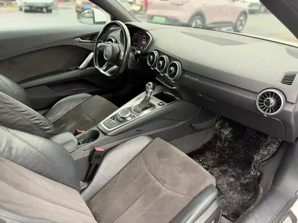 Photo 3 - Audi TT