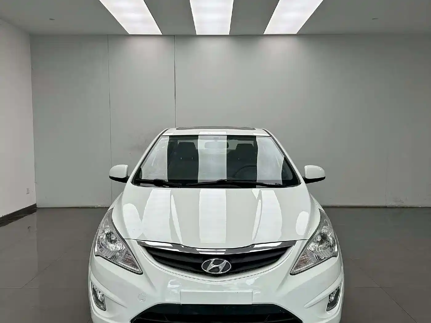 Hyundai Verna 2010 Sedan 1.4L Automatic Fashion GT фото 2